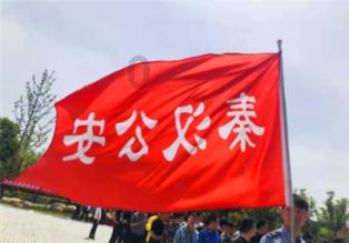一个五六十岁的男的，就爱给别人介绍对象？游戏画面